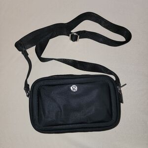 Lululemon Black Crossbody Camera Bag 2L